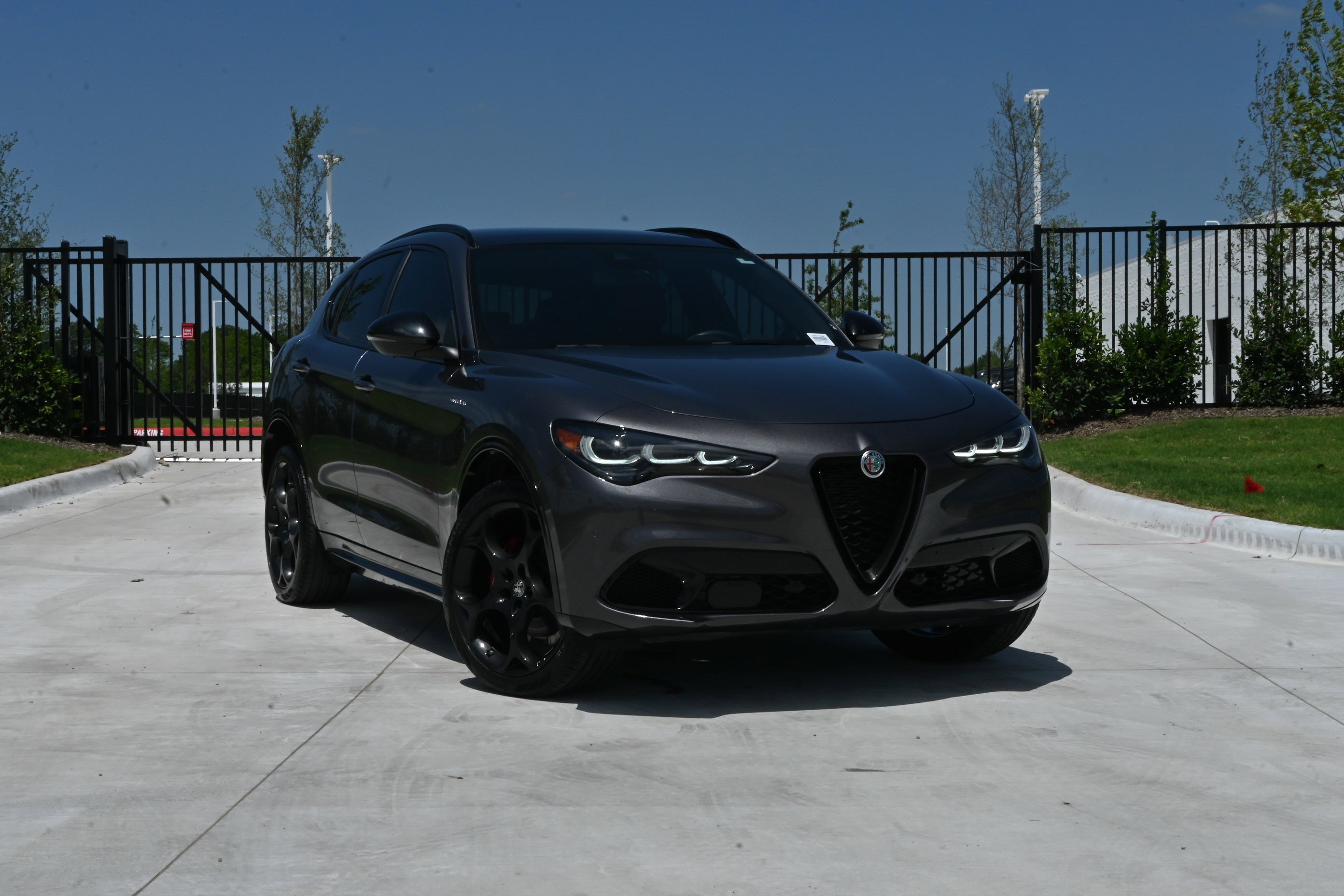 Used 2024 Alfa Romeo Stelvio Veloce AWD/4WD image 2