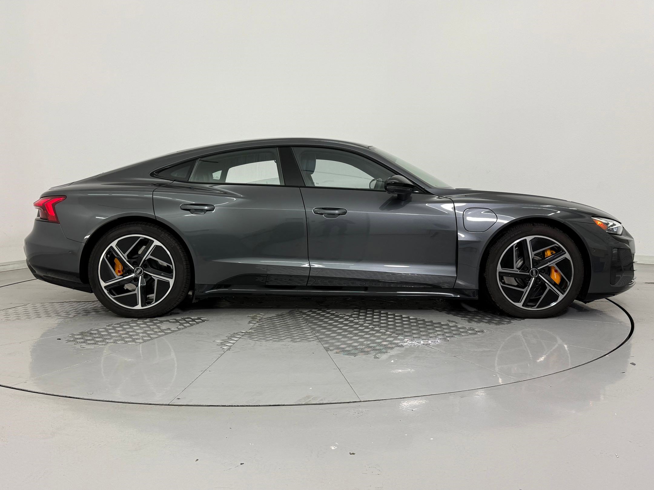 Used 2022 Audi RS e-tron GT image 8