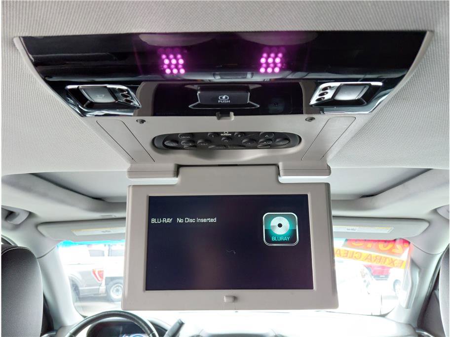 Used 2018 Chevrolet Suburban Premier image 11