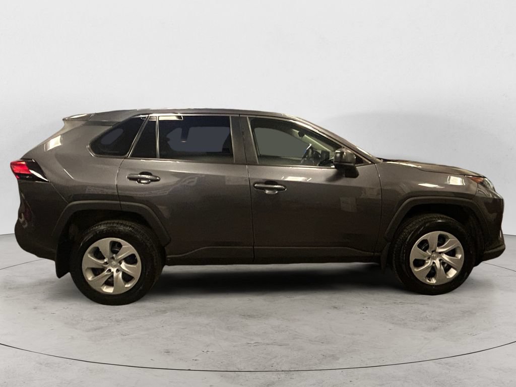 Used 2022 Toyota RAV4 LE AWD/4WD image 6