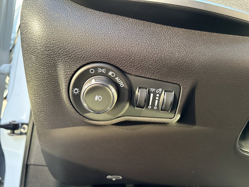 Used 2024 Jeep Compass Latitude image 17