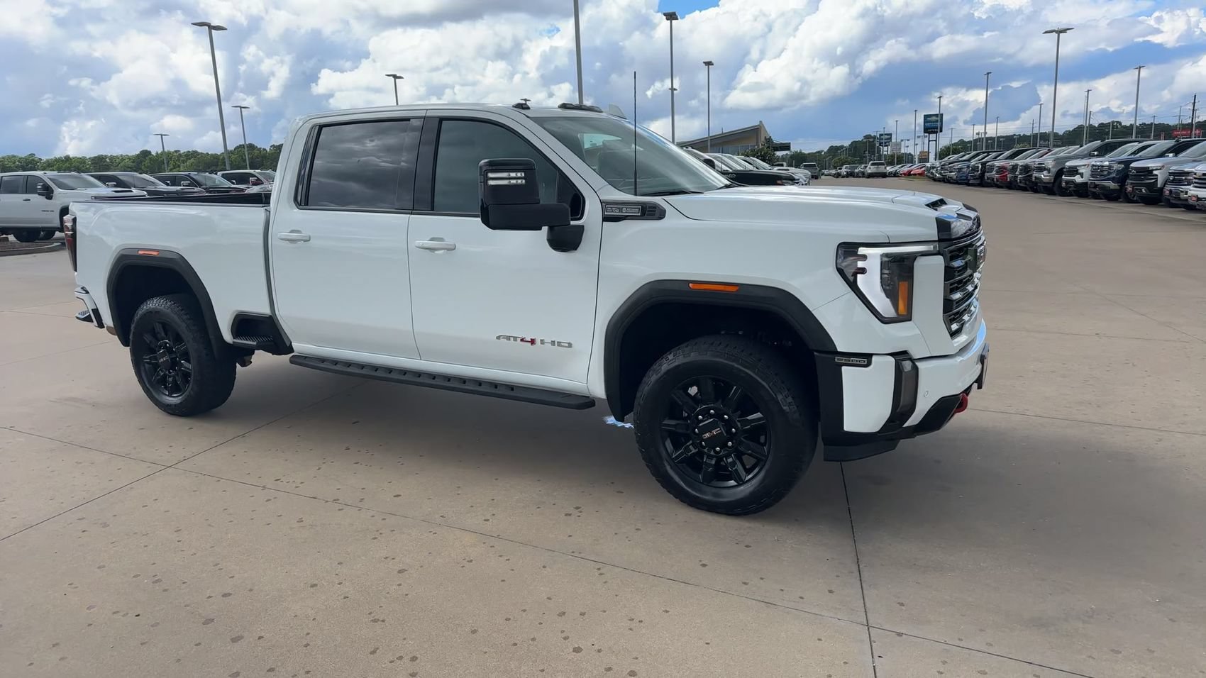 Used 2024 GMC Sierra 2500 AT4 w/ Technology Package AWD/4WD image 2