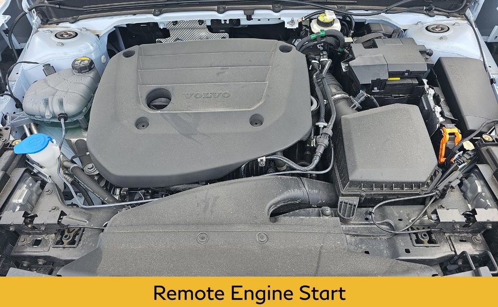 Used 2025 Volvo XC40 B5 Plus image 15