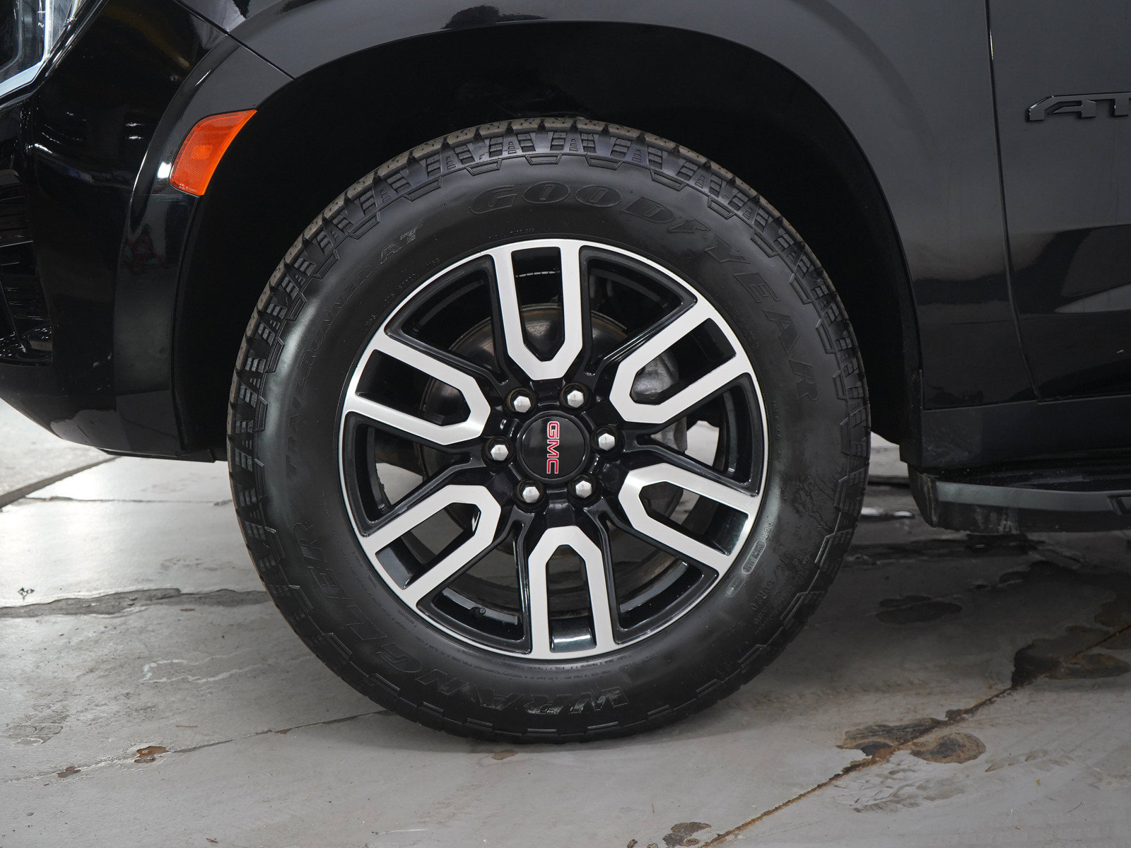Used 2022 GMC Yukon AT4 AWD/4WD image 32