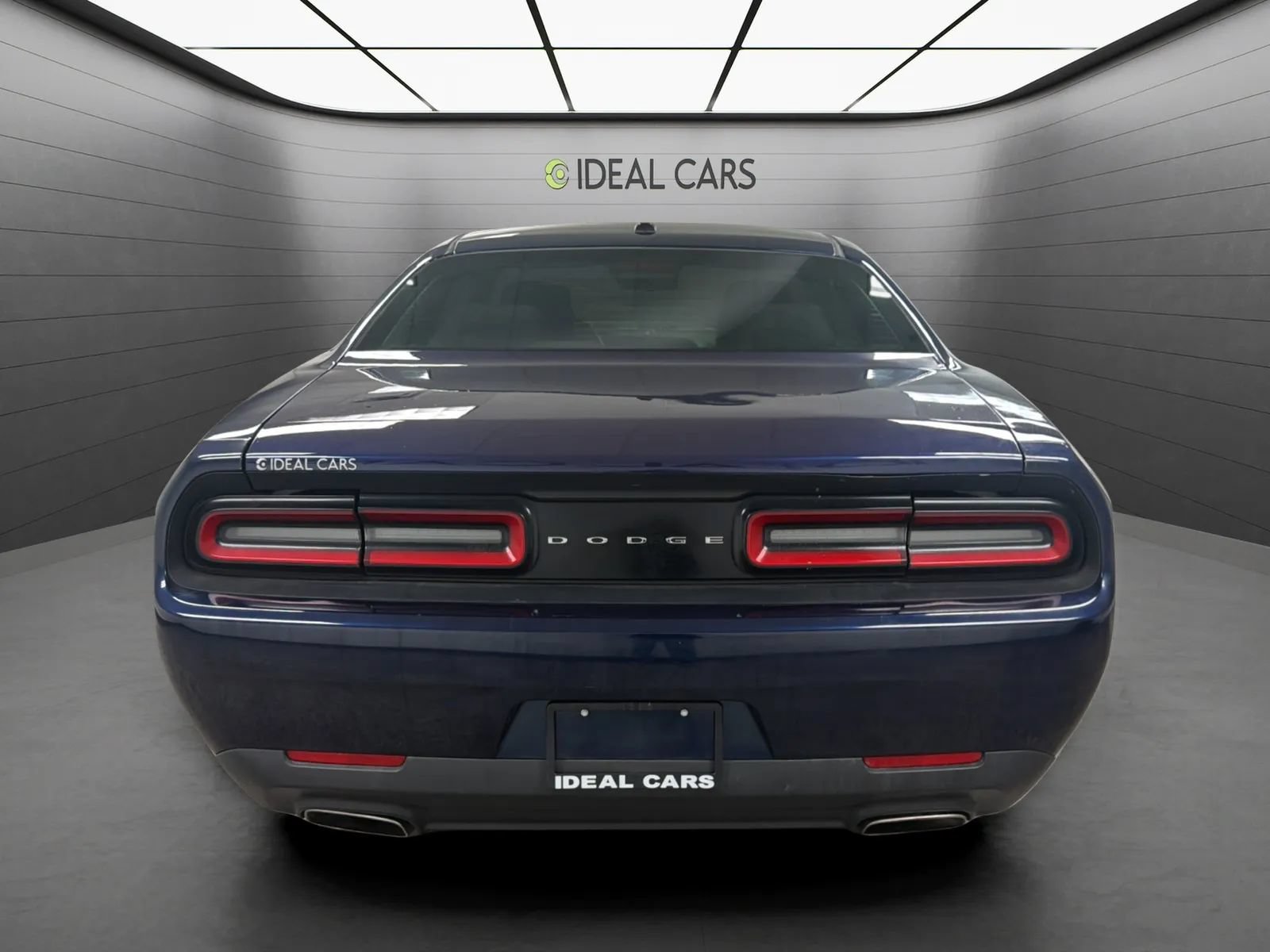 Used 2015 Dodge Challenger SXT RWD image 6