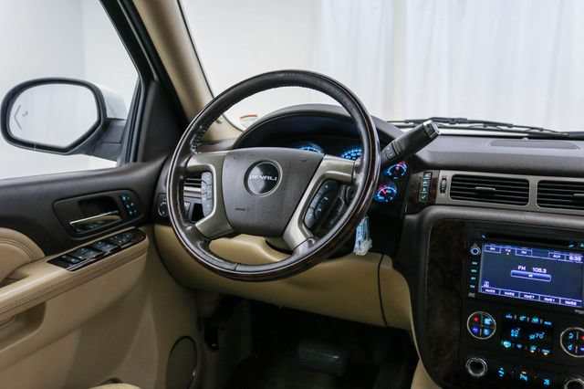 Used 2011 GMC Yukon XL Denali AWD/4WD image 4