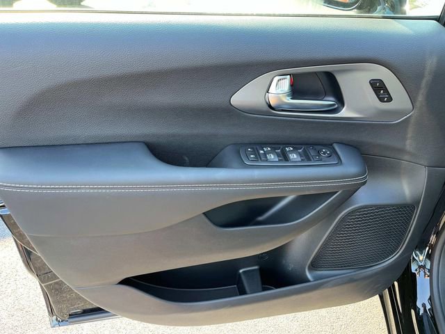 New 2026 Chrysler Pacifica Select image 19
