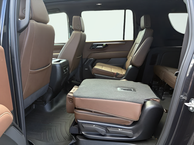 Certified 2025 Chevrolet Suburban High Country AWD/4WD image 14