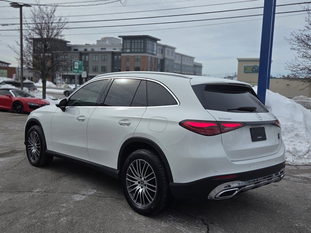 Used 2023 Mercedes-Benz GLC 300 4MATIC image 4