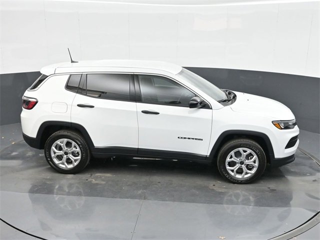 Used 2025 Jeep Compass Sport image 30