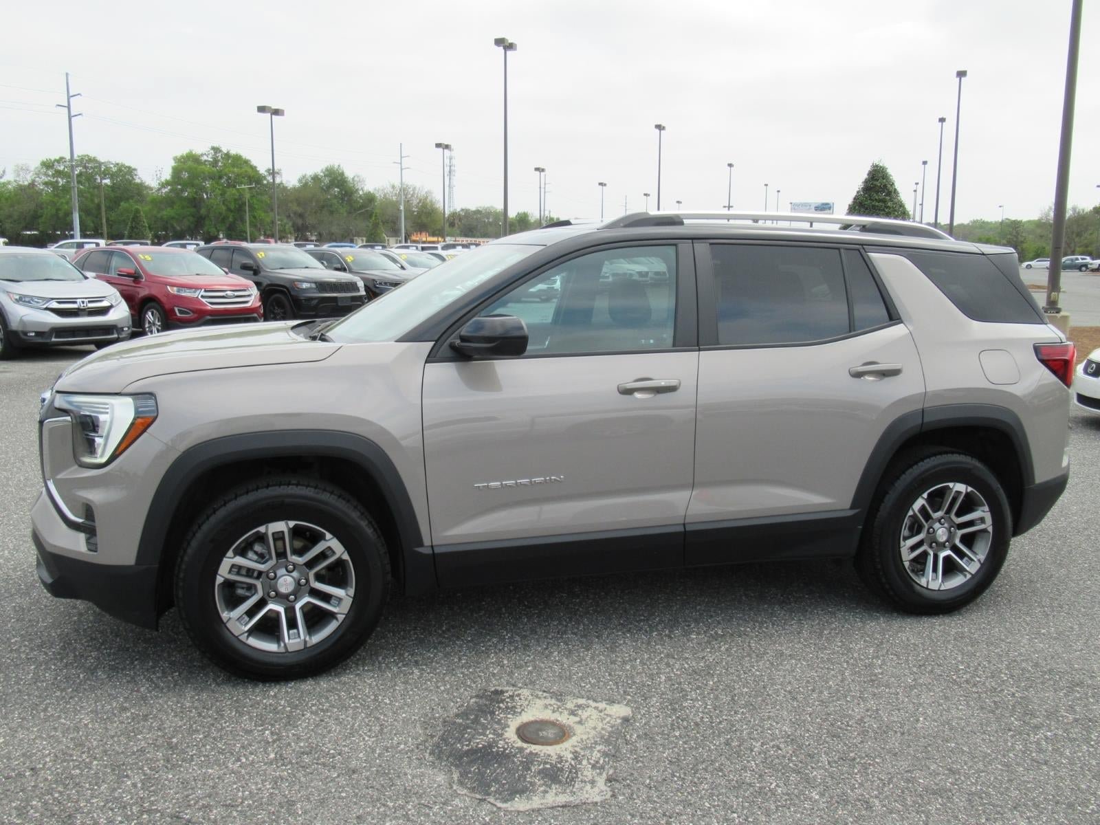 Used 2025 GMC Terrain Elevation w/ Elevation Premium Package AWD/4WD image 4
