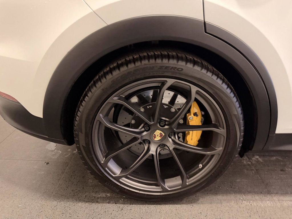 Certified 2022 Porsche Cayenne Turbo GT AWD/4WD image 11