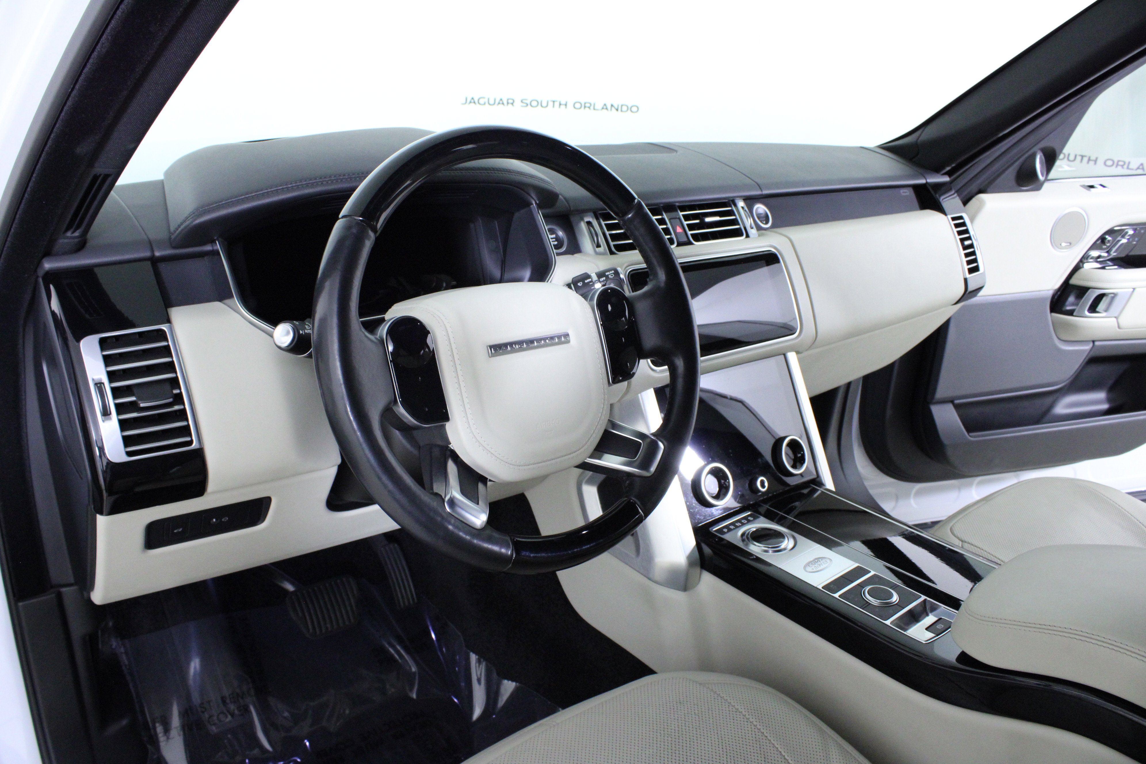 Used 2020 Land Rover Range Rover HSE image 21