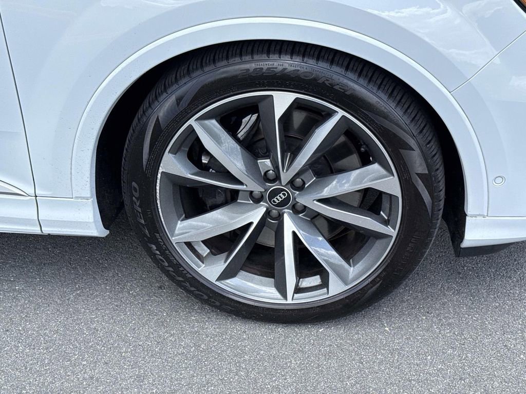 Used 2021 Audi SQ7 Premium Plus w/ Driver Assistance Package image 12
