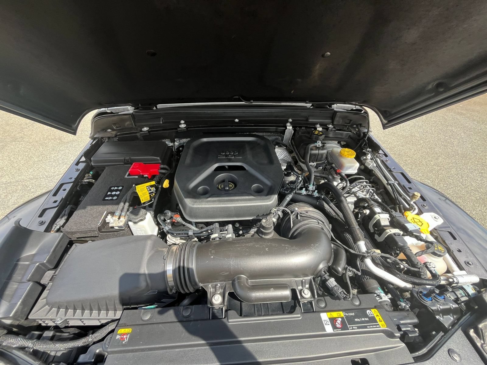 Used 2025 Jeep Wrangler Unlimited Sahara AWD/4WD image 30