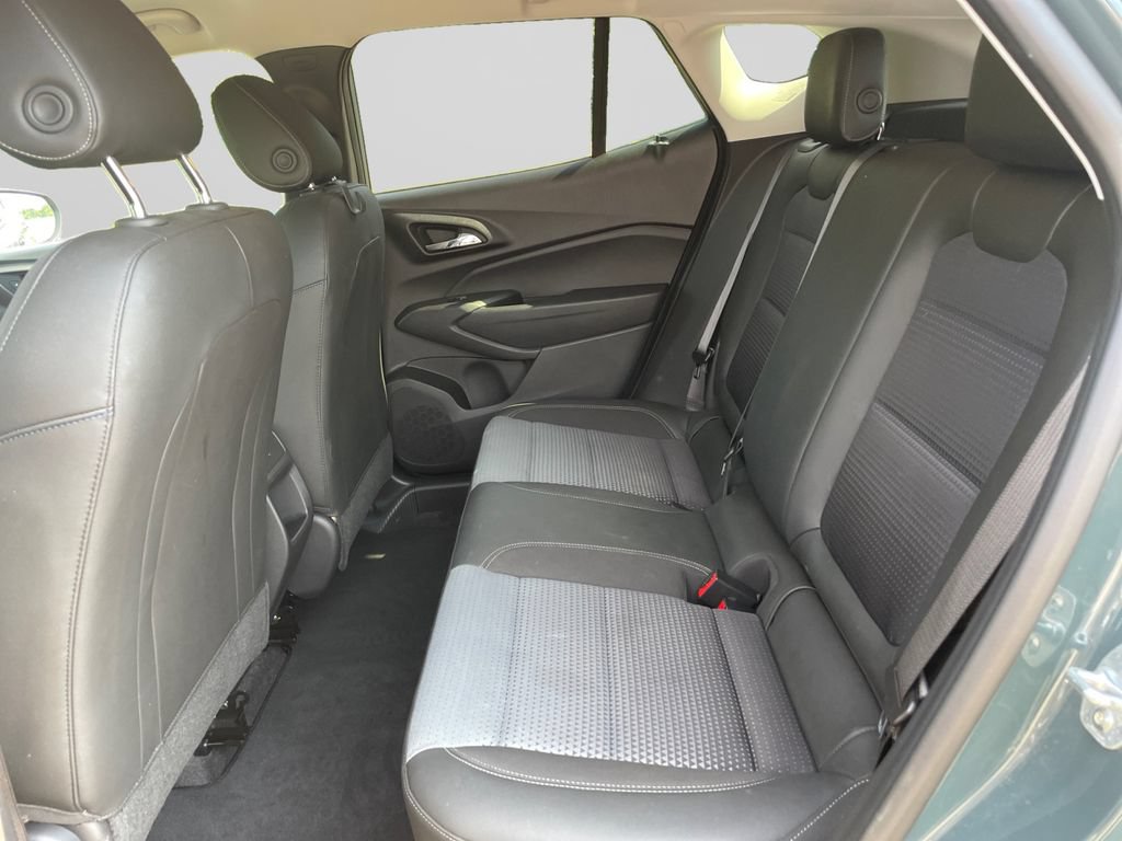 Used 2025 Chevrolet Trax LT FWD image 18