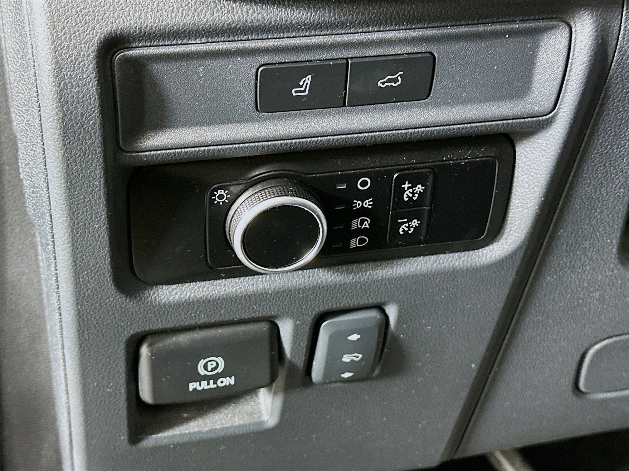 Used 2024 Ford Expedition Max XLT image 17