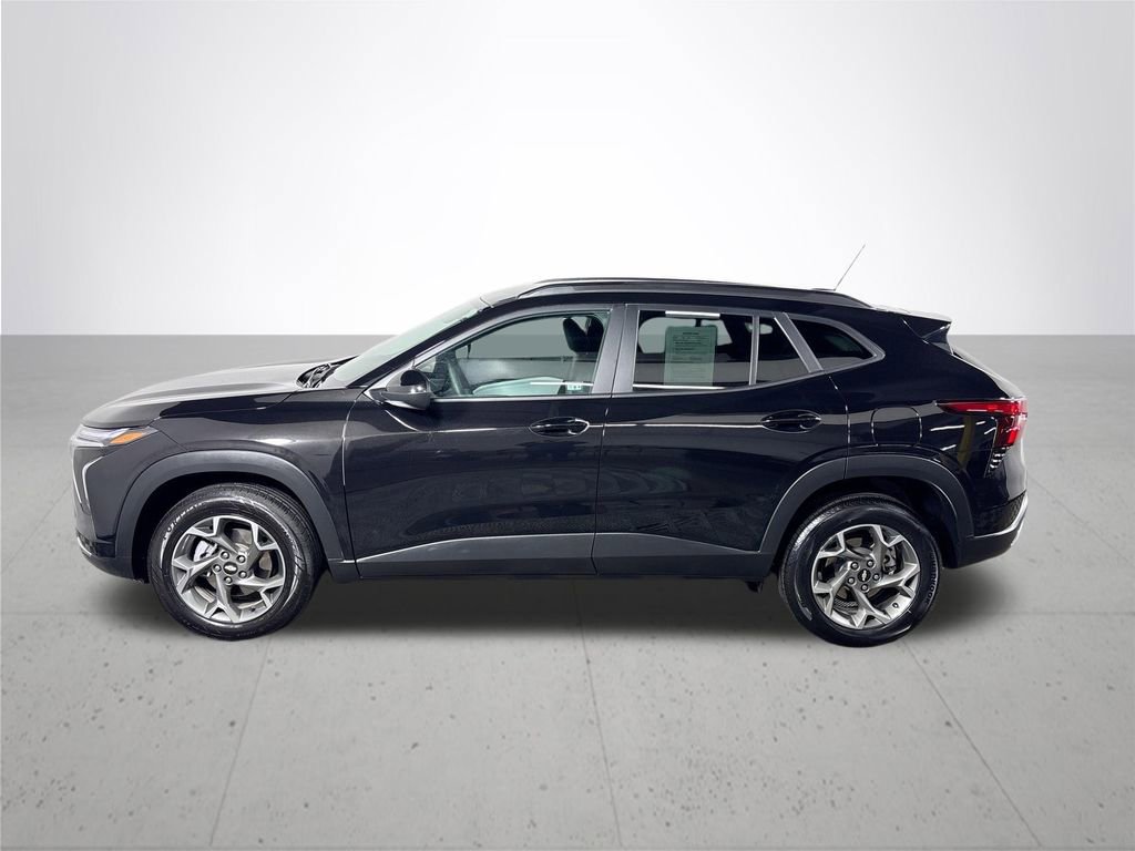 Used 2025 Chevrolet Trax LT image 9