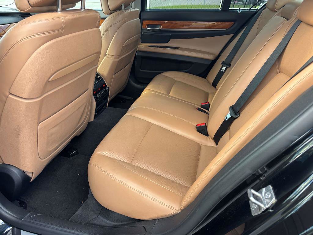 Used 2013 BMW 750i xDrive image 6