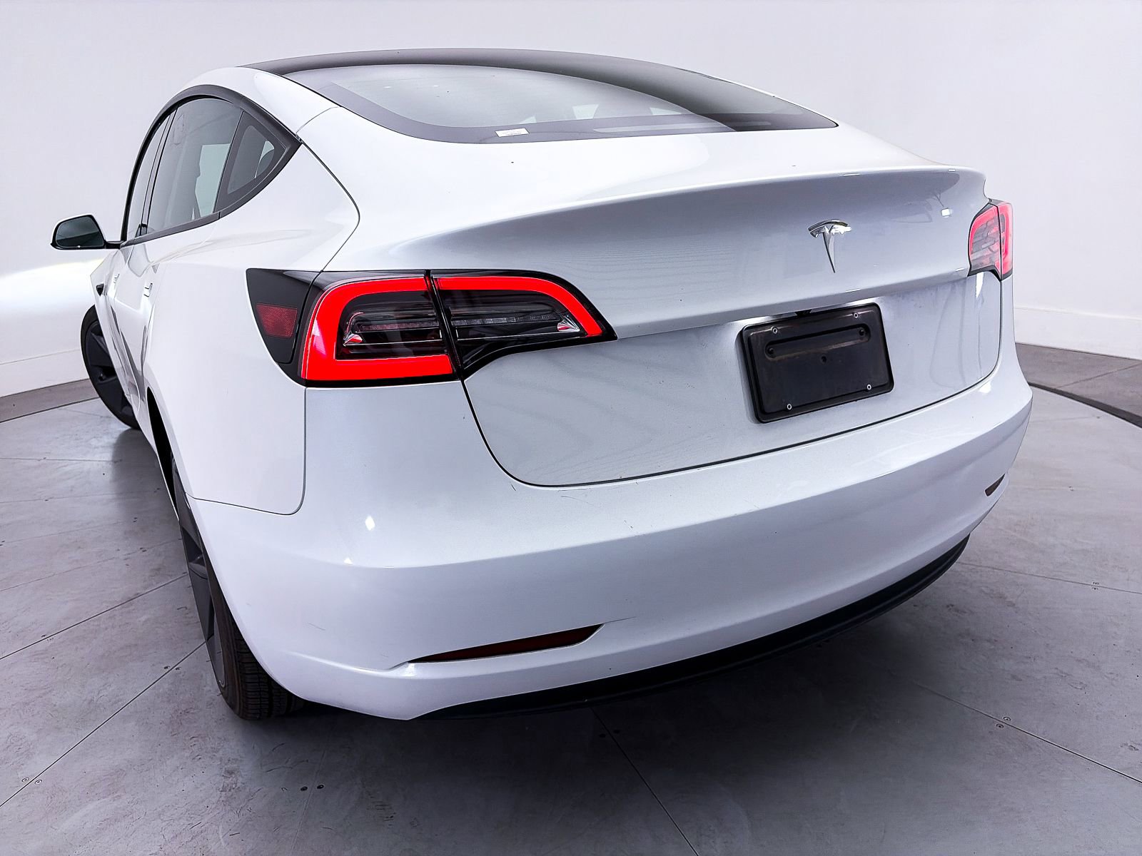 Used 2023 Tesla Model 3 Standard Range image 7