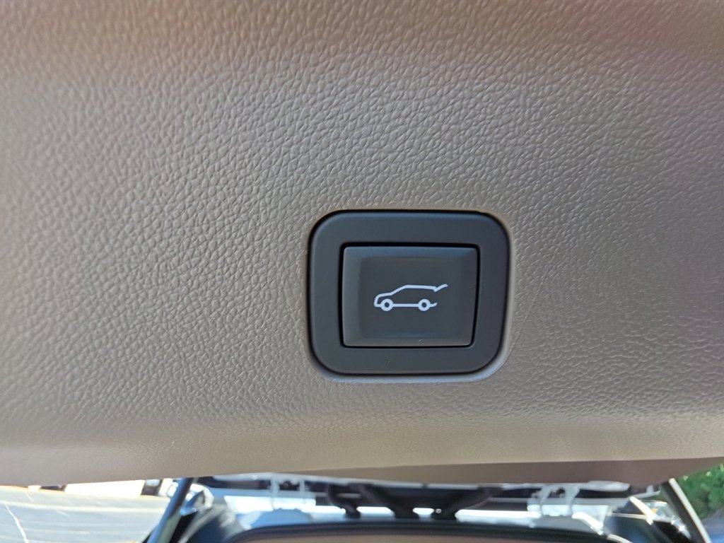 New 2026 GMC Yukon Denali w/ Denali Reserve Package AWD/4WD image 13