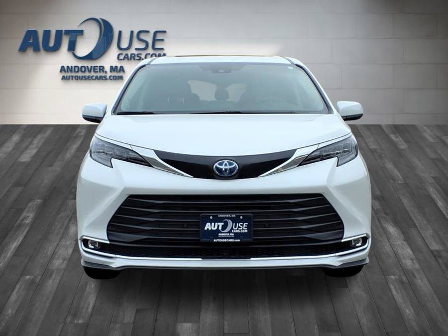 Used 2024 Toyota Sienna XLE w/ XLE Plus Package AWD/4WD image 13