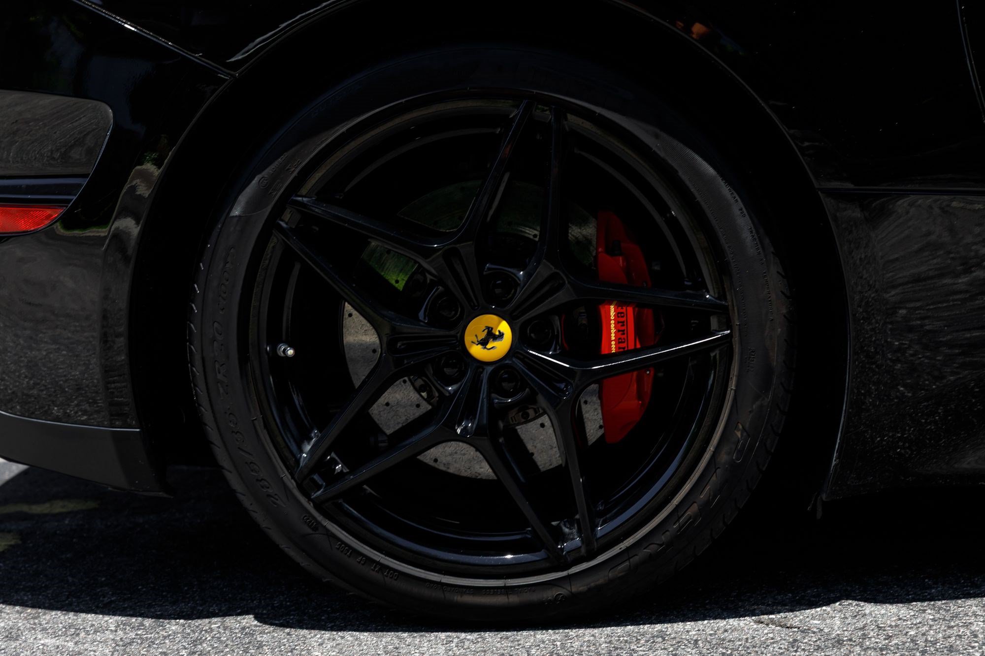 Used 2017 Ferrari California T RWD image 36