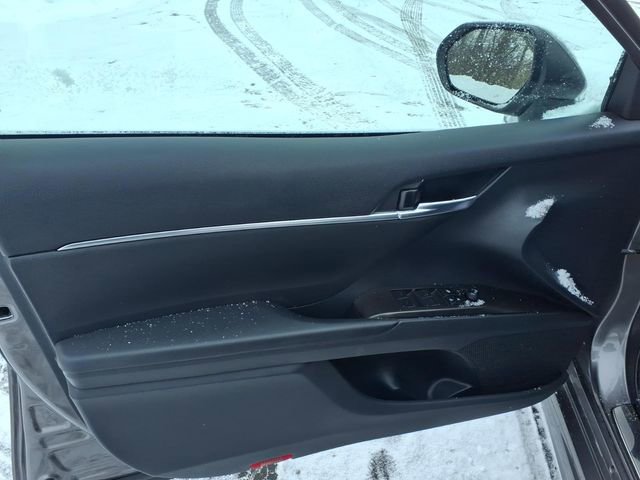 Used 2024 Toyota Camry SE image 12
