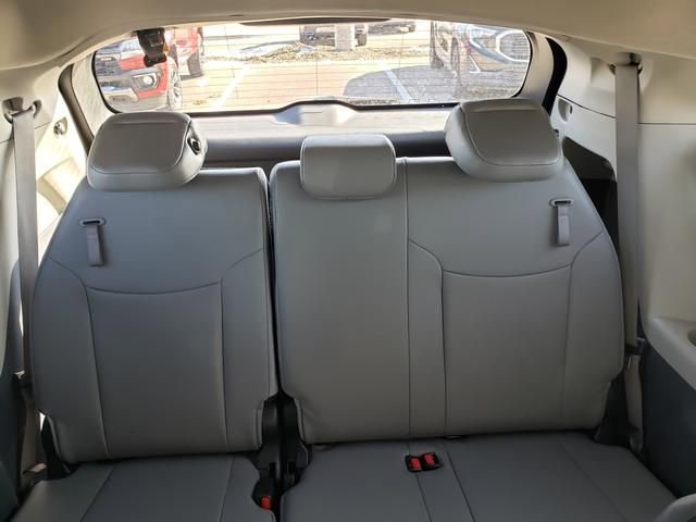 Used 2024 Toyota Sienna XLE FWD image 13