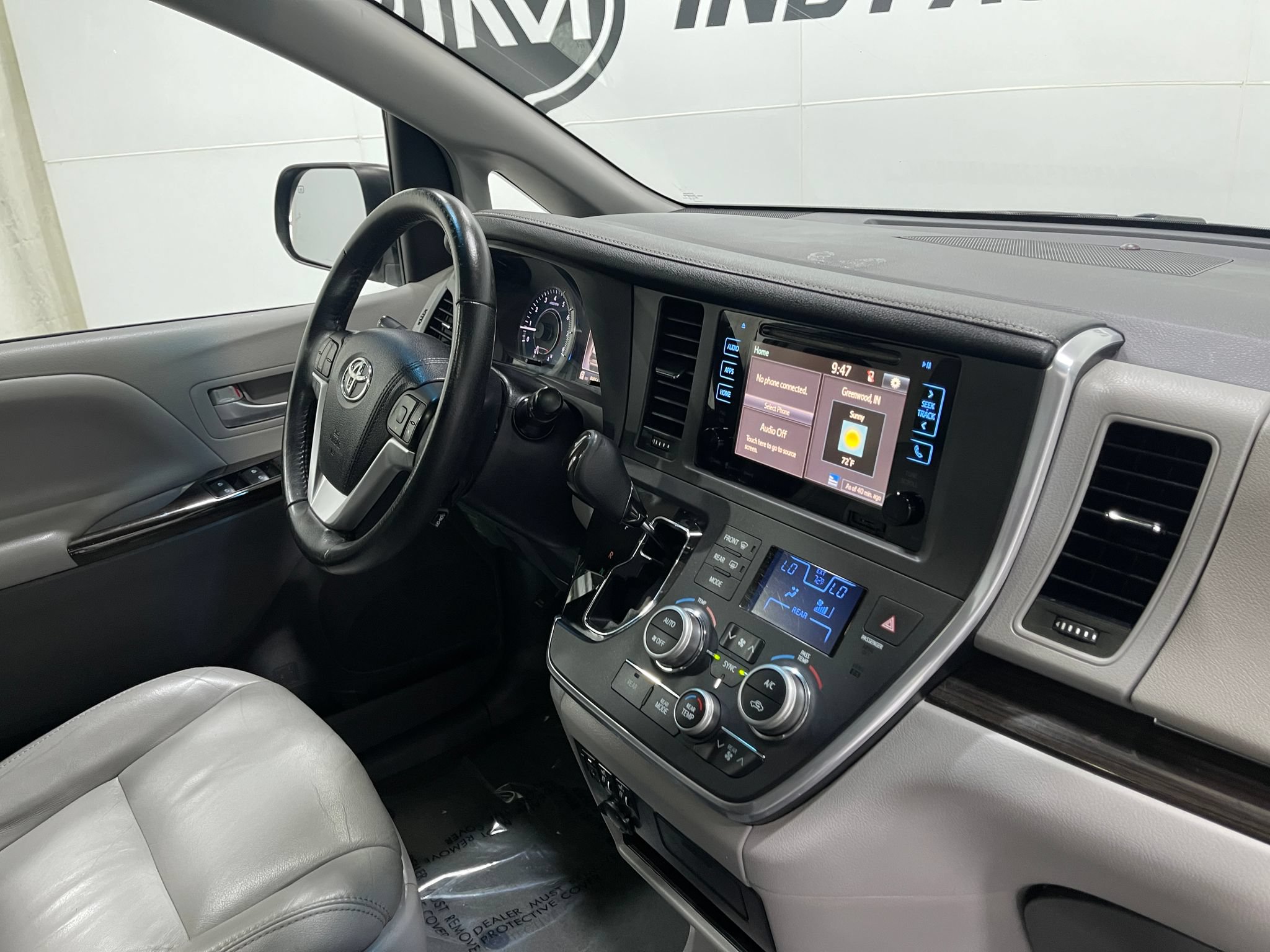 Used 2017 Toyota Sienna XLE w/ XLE Navigation Package FWD image 19