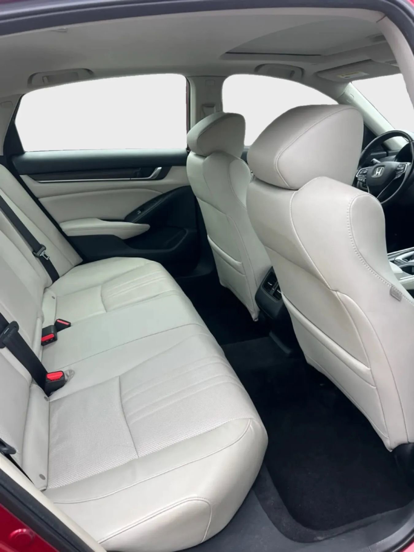 Used 2018 Honda Accord Touring image 11