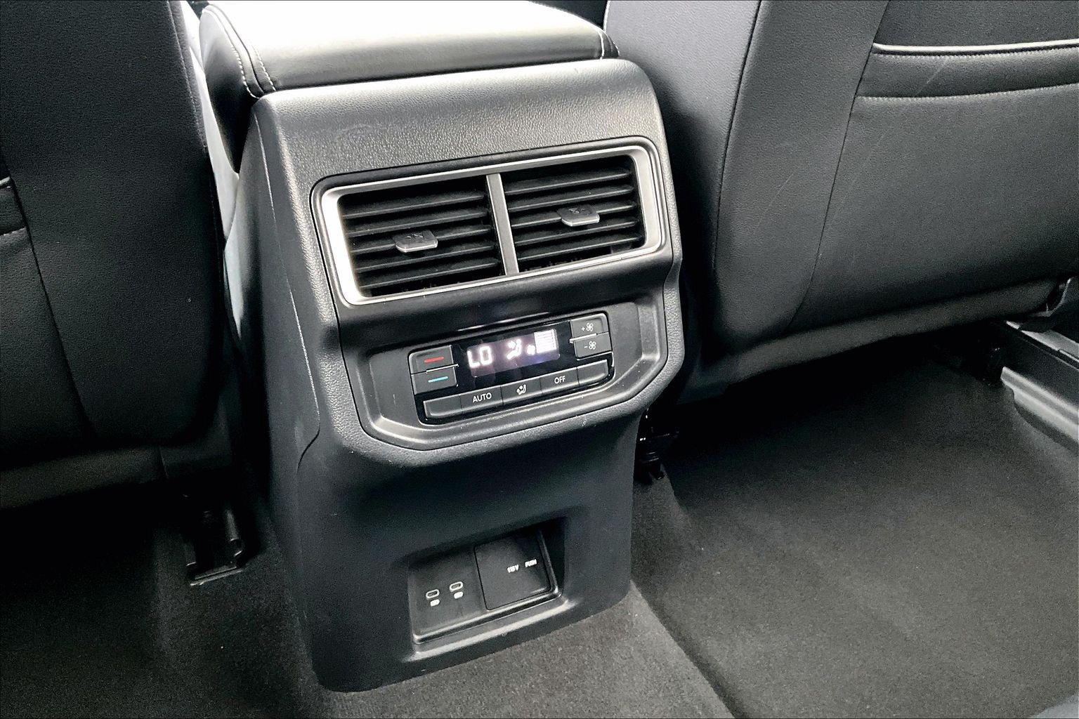 Used 2026 Volkswagen Atlas SE FWD image 35