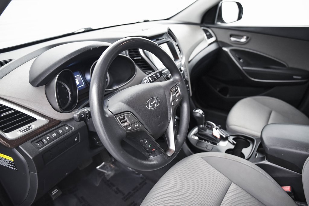 Used 2017 Hyundai Santa Fe SE image 15