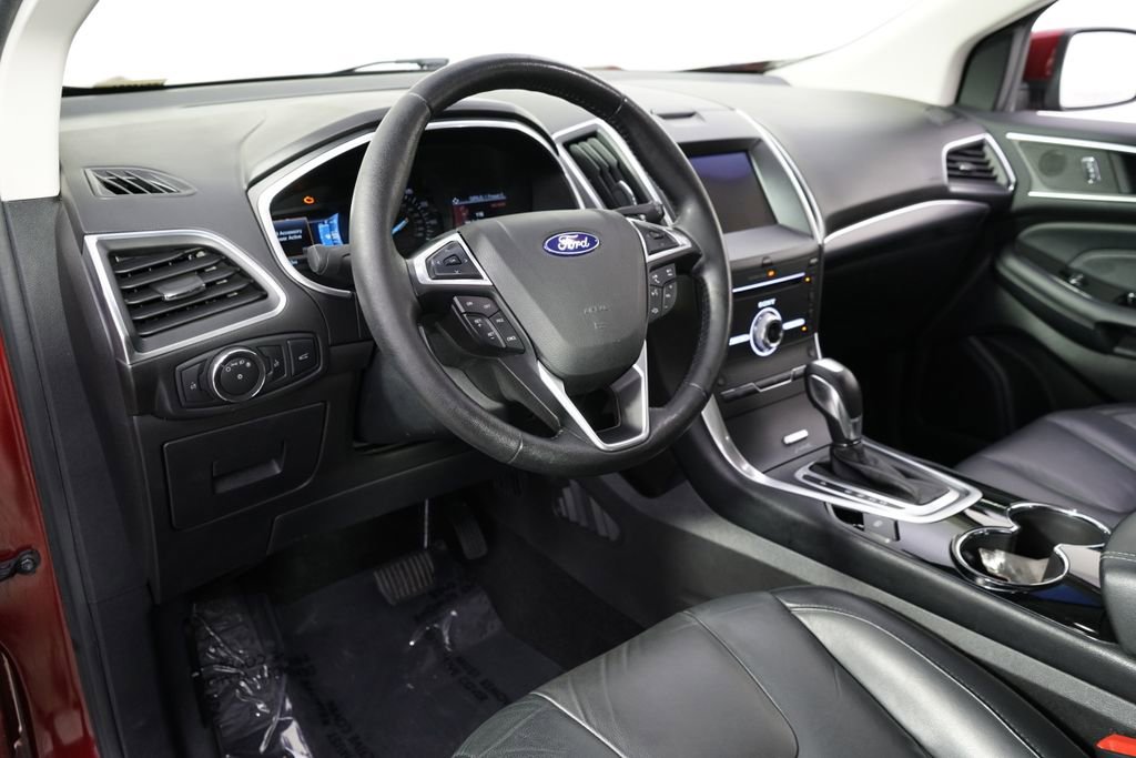 Used 2017 Ford Edge Titanium w/ Technology Package AWD/4WD image 12