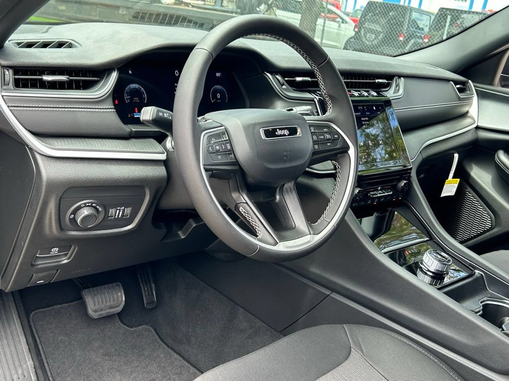 New 2024 Jeep Grand Cherokee L Laredo RWD image 33