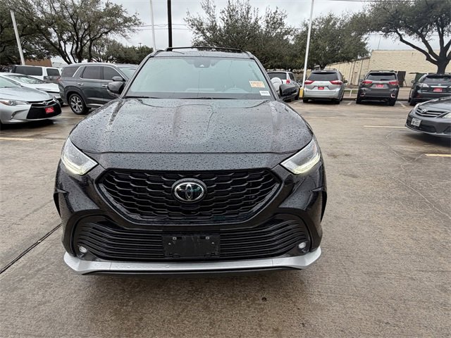 Used 2024 Toyota Highlander XSE image 2