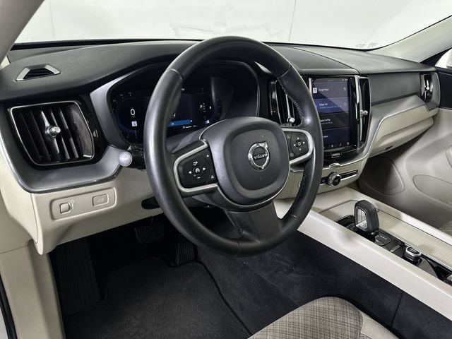 Used 2022 Volvo XC60 B5 Momentum AWD/4WD image 10