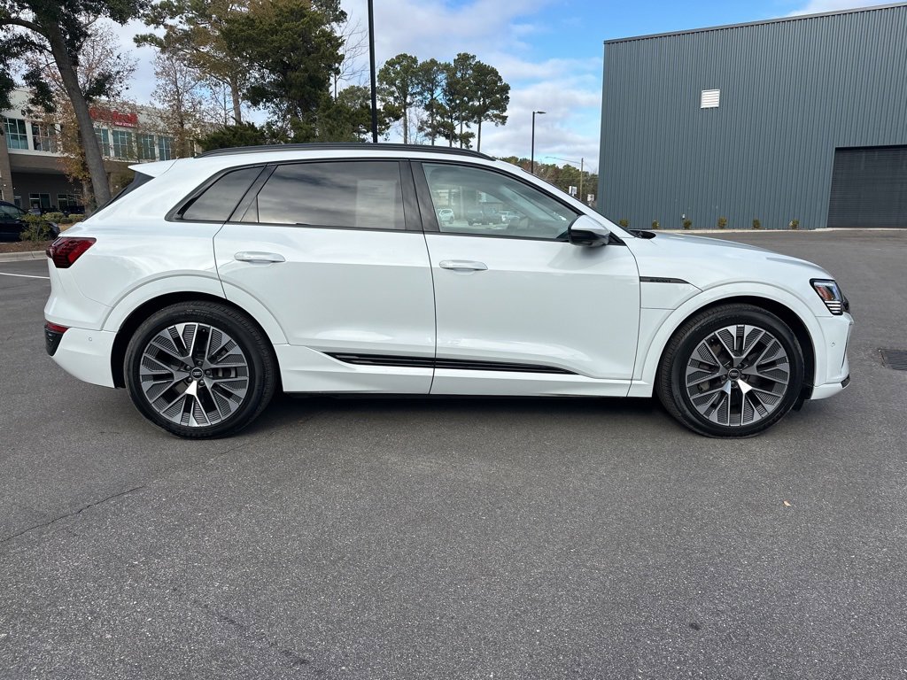 Used 2024 Audi Q8 e-tron Prestige image 8