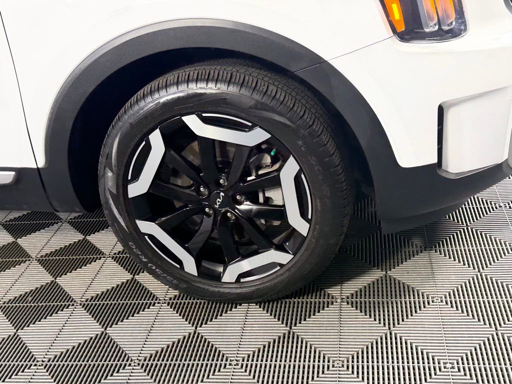 Used 2024 Kia Telluride S image 12