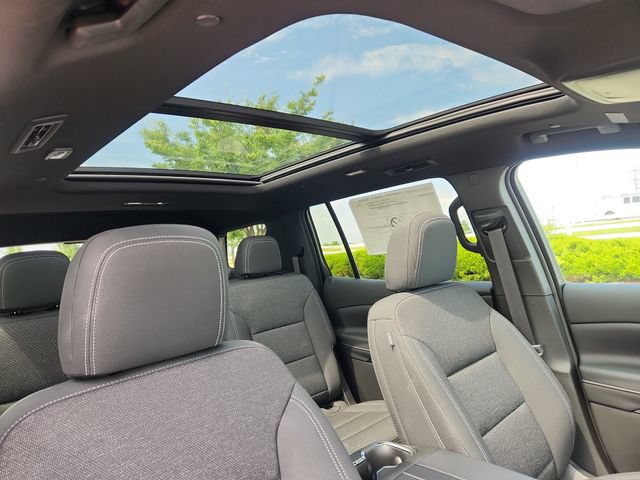 New 2026 Chevrolet Traverse LT w/ Sun and Wheel Package FWD image 15