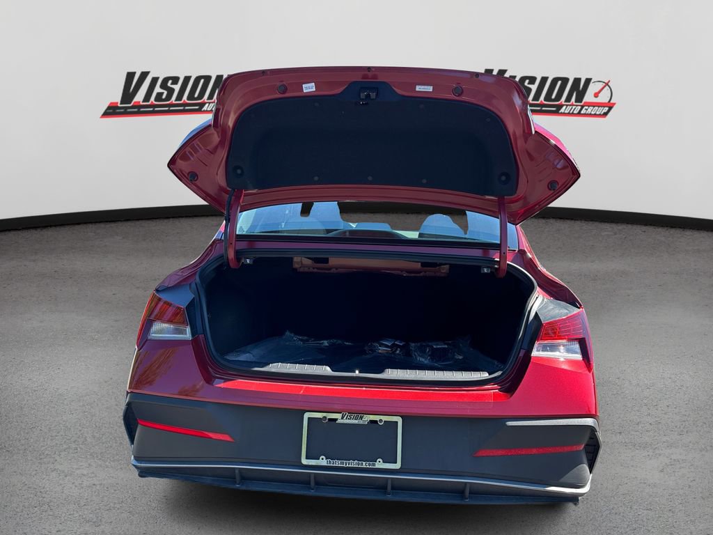 Certified 2025 Hyundai Elantra SE w/ Cargo Package image 11