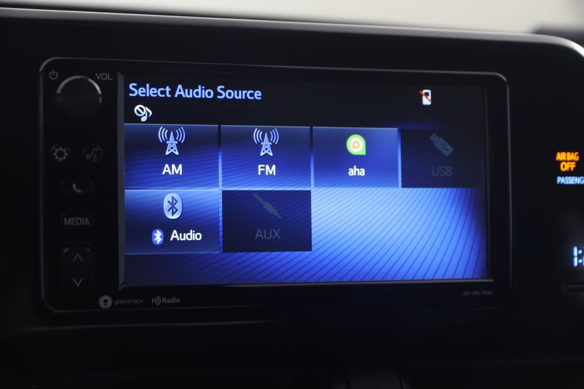 Used 2018 Toyota C-HR XLE FWD image 28