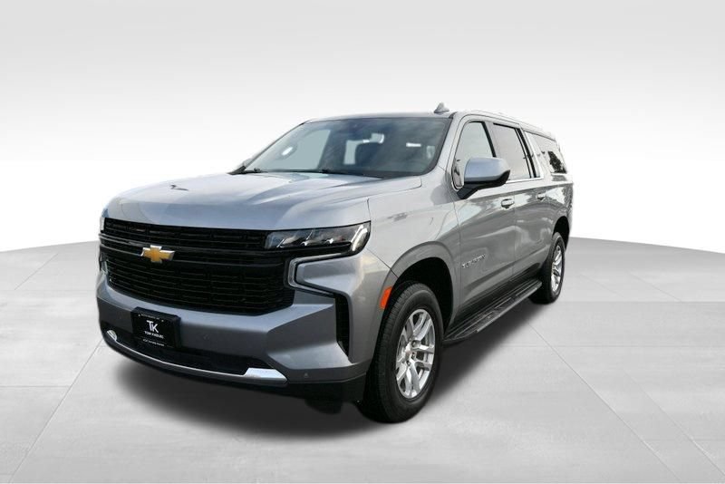 Used 2024 Chevrolet Suburban LT AWD/4WD image 2