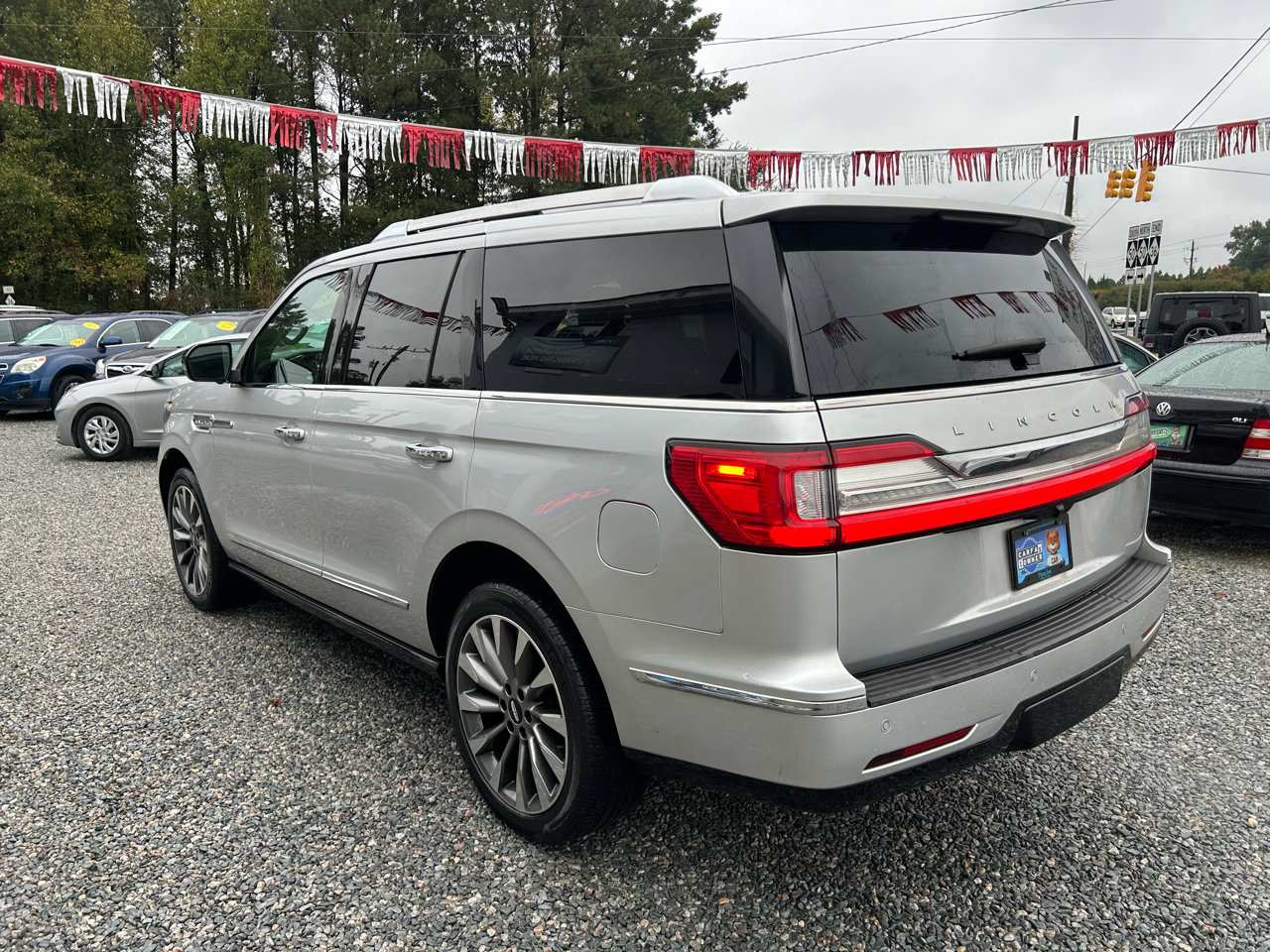 Used 2019 Lincoln Navigator Select image 3