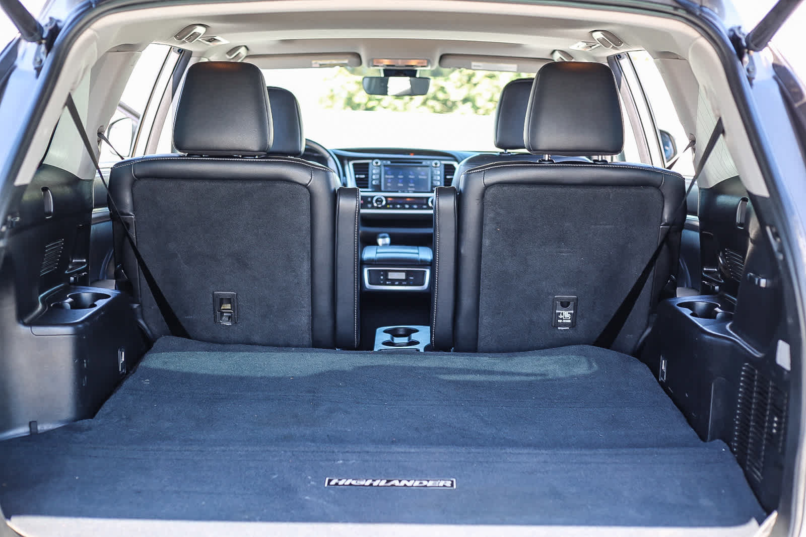Used 2018 Toyota Highlander SE w/ Carpet Mat Package (TMS) FWD image 25