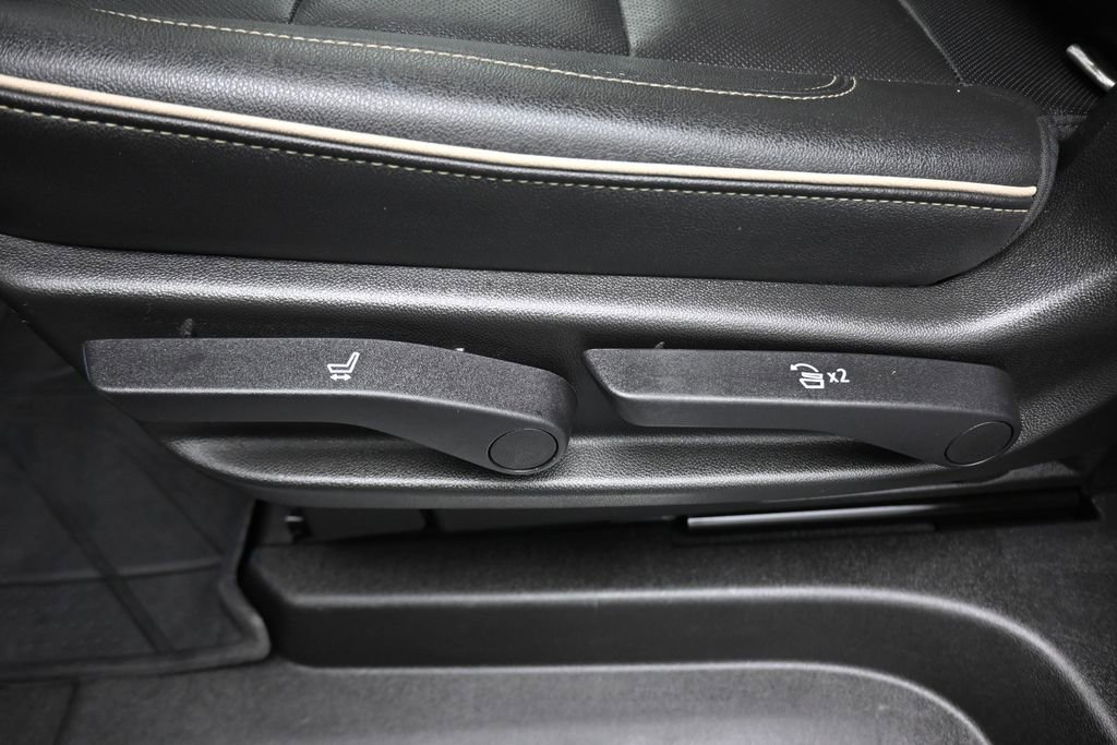 Used 2021 Chevrolet Suburban Premier AWD/4WD image 32