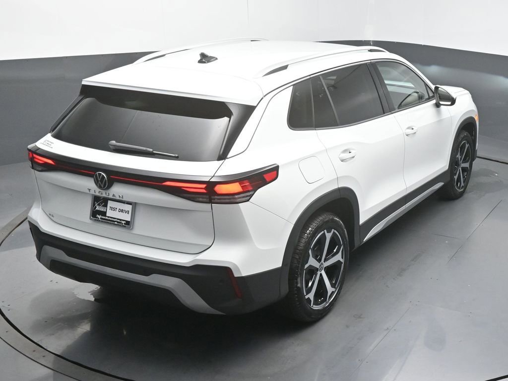 Used 2025 Volkswagen Tiguan SE image 49