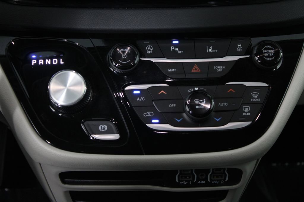 Used 2024 Chrysler Pacifica Touring-L image 20