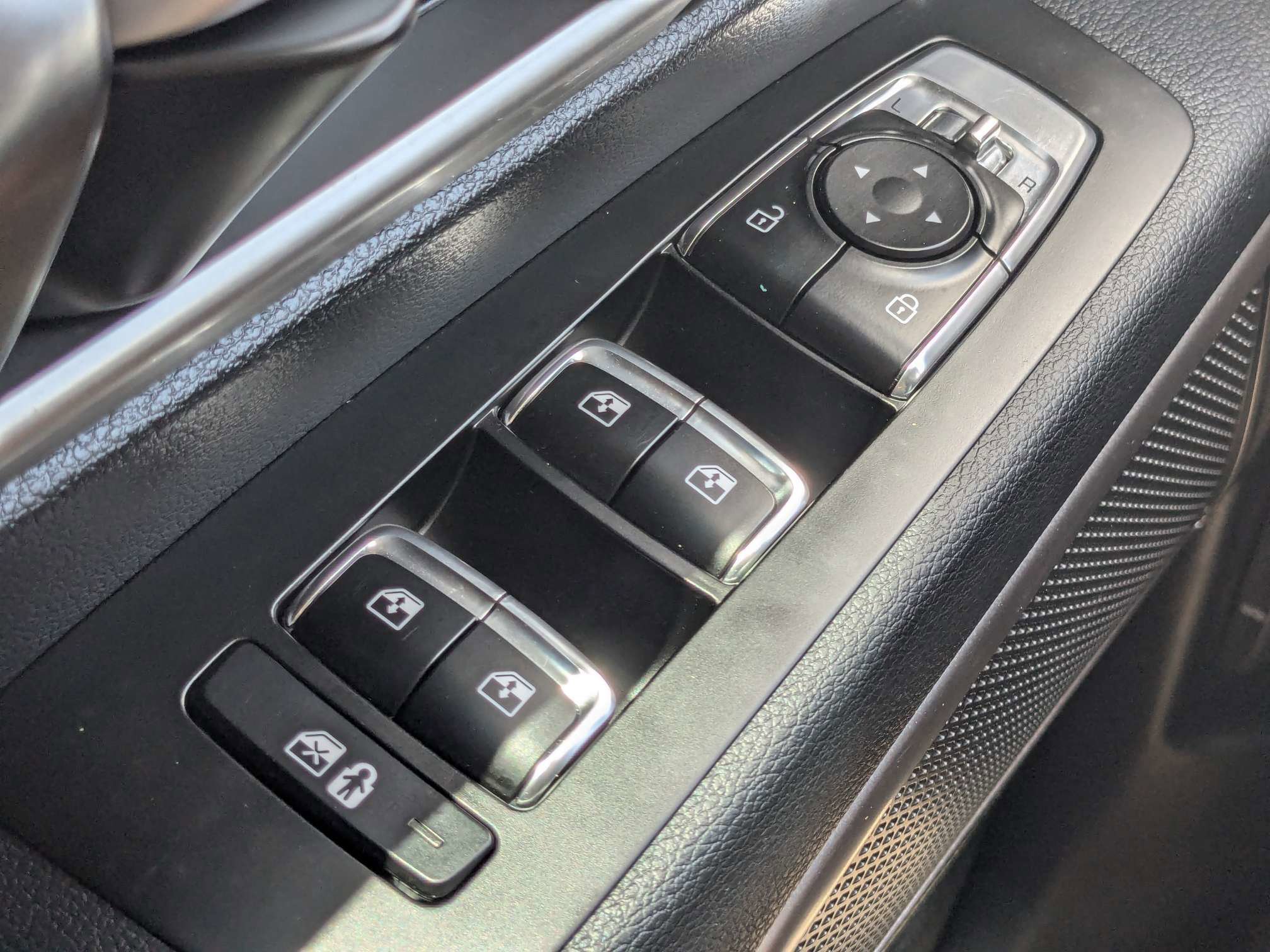 Certified 2025 Kia Telluride LX FWD image 30