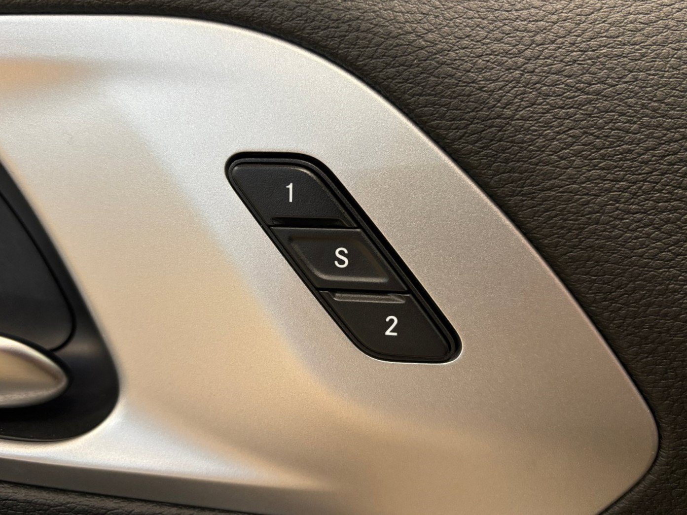 Used 2019 Chrysler Pacifica Limited w/ Advanced Safetytec Group FWD image 34